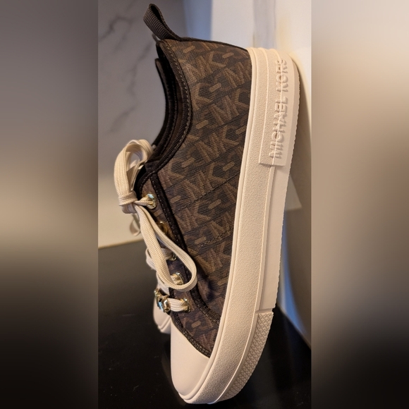 Michael Kors Evy Empire Signature Lace Up Sneakers Size 8.5 NWOT MSRP $198 - Picture 9 of 13
